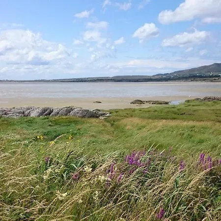 The Rockhouse - Cosy Stone Built Thatch