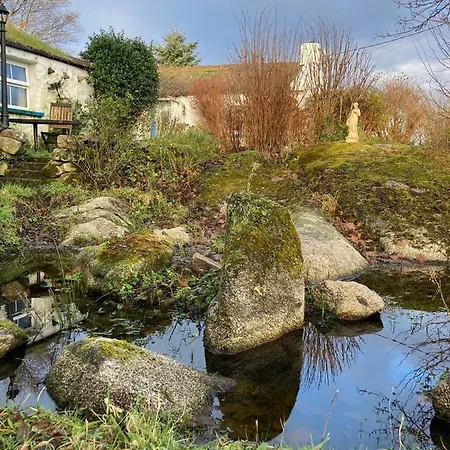 The Rockhouse - Cosy Stone Built Thatch