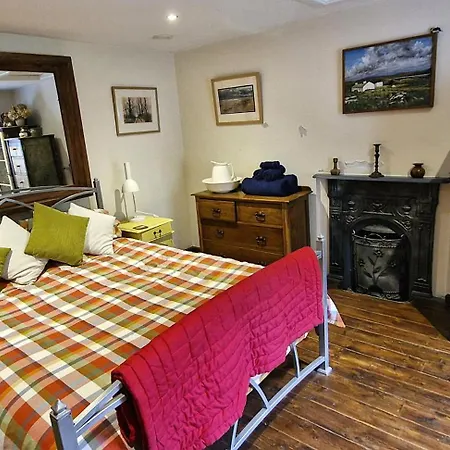 Nyaraló The Rockhouse - Cosy Stone Built Thatch *