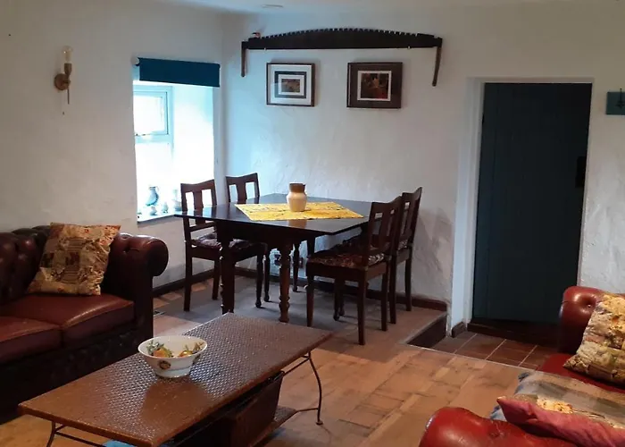 Vakantiehuis The Rockhouse - Cosy Stone Built Thatch