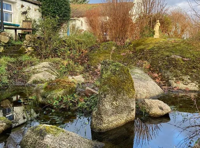 The Rockhouse - Cosy Stone Built Thatch