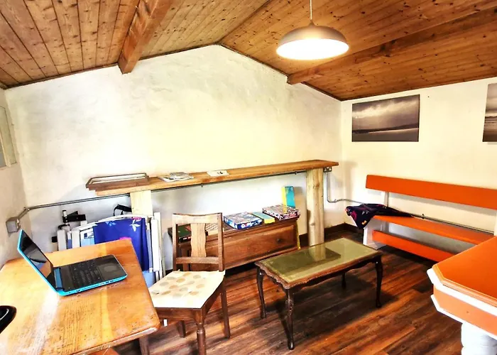 The Rockhouse - Cosy Stone Built Thatch *