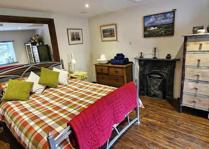 Vakantiehuis The Rockhouse - Cosy Stone Built Thatch *